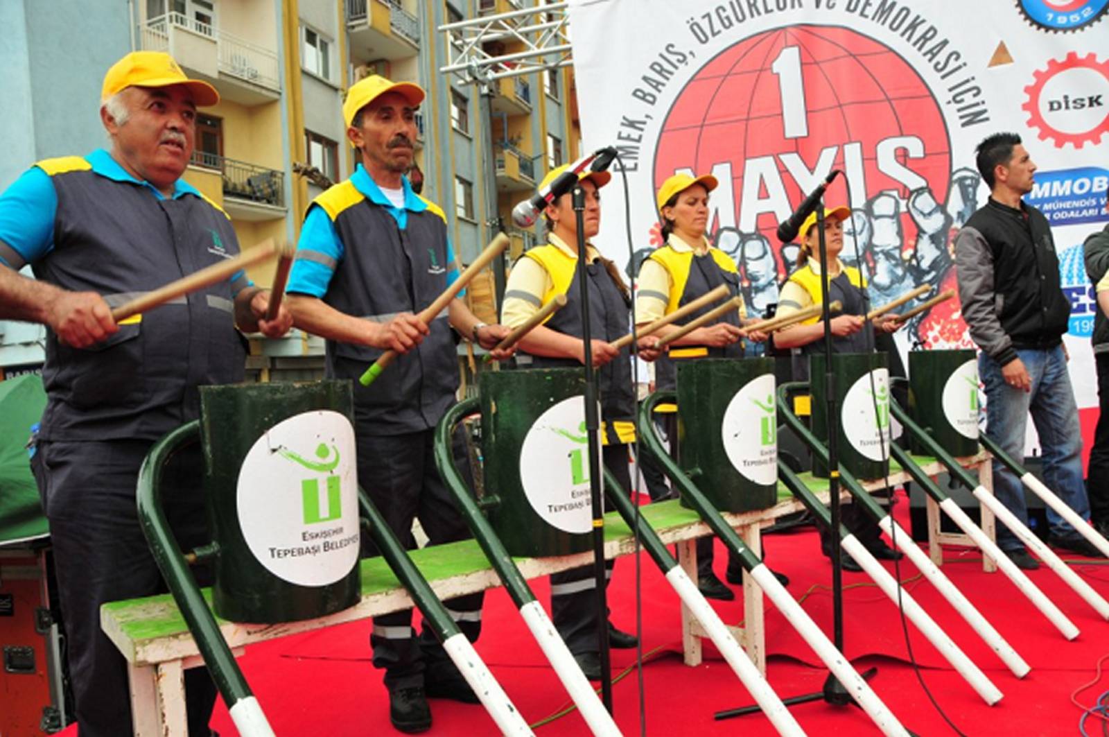 Eskişehir Tepebaşı belediyesi Temizlik işçileri Eko Ritim Grubu Kurdu